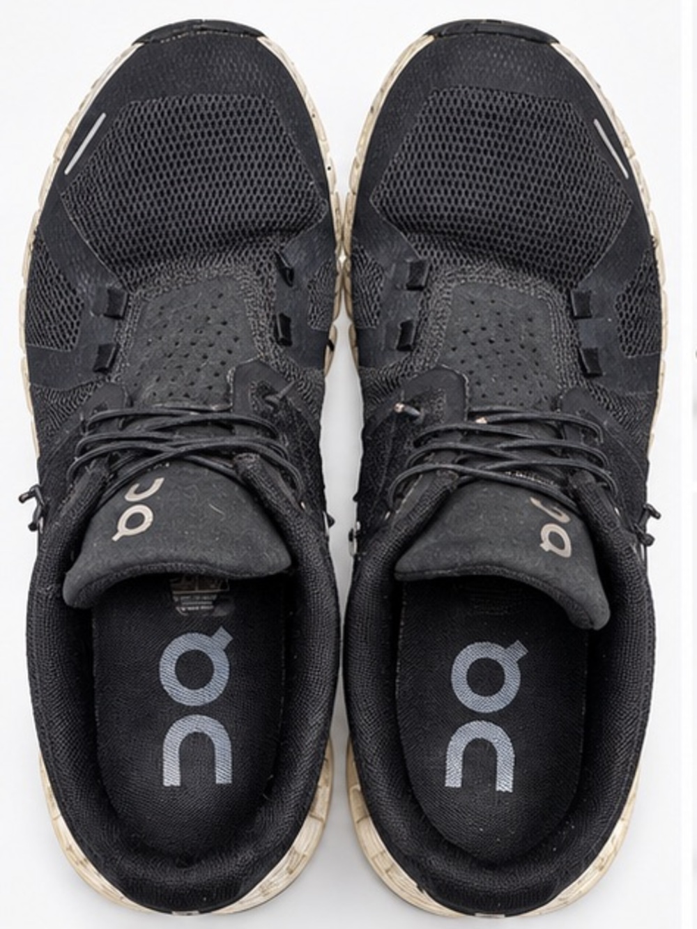On Cloud Women’s Running Shoes Black White Size 9 Swiss Engineering